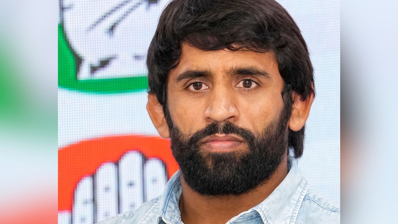 Bajrang Punia: 'ভয়ঙ্কর পরিণতি হবে যদি...', কংগ্রেসে যোগ দিতেই হুমকি বজরং পুনিয়াকে! কী করবেন এবার? Bajrang Punia: 'ভয়ঙ্কর পরিণতি হবে যদি...', কংগ্রেসে যোগ দিতেই হুমকি বজরং পুনিয়াকে! কী করবেন এবার?