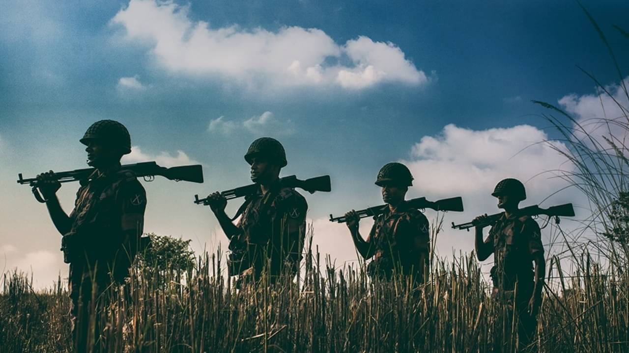 Bangladesh Hilsa: বাংলাদেশ সীমান্তে পড়ে রইল ১০ লক্ষ টাকার রত্ন! পালাল পাচারকারীরা