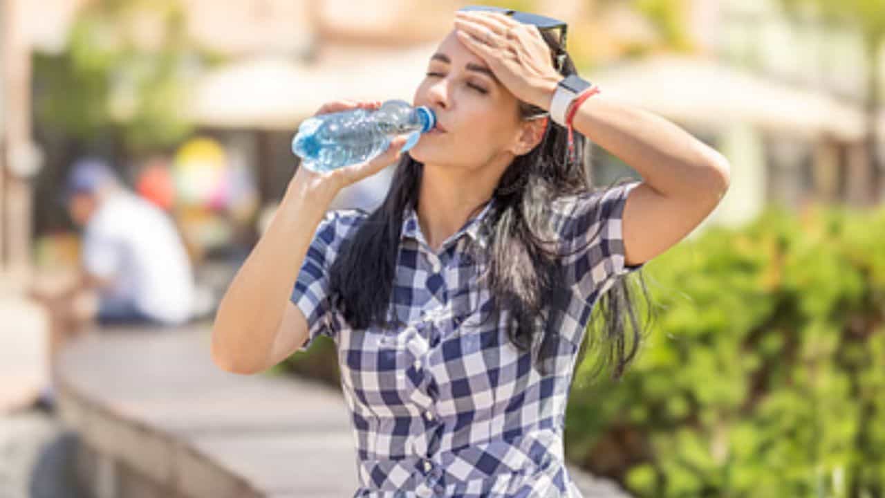Health Tips: শুধু জল খেলেই কি শরীরকে হাইড্রেট রাখা সম্ভব?