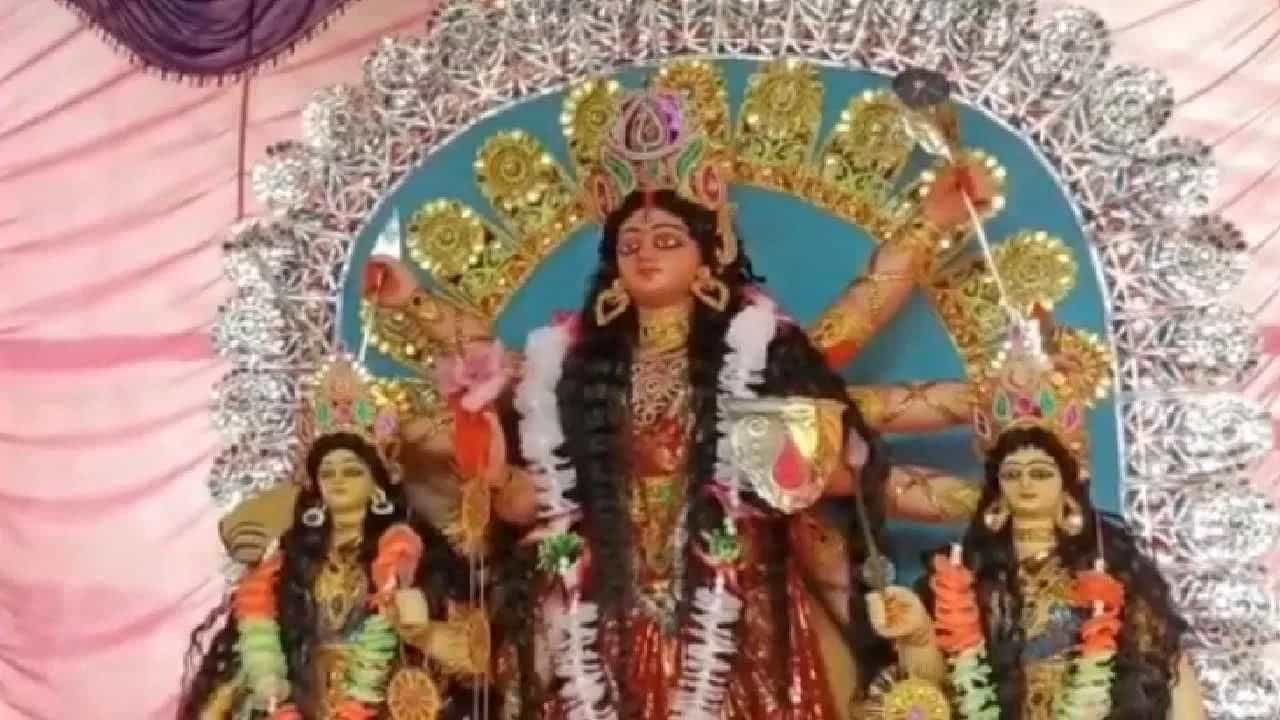 One Day Durga Puja: মহালয়াতেই শুরু মহালয়াতেই শেষ! একদিনের দুর্গাপুজো শুনেছেন কখনও? One Day Durga Puja: মহালয়াতেই শুরু মহালয়াতেই শেষ! একদিনের দুর্গাপুজো শুনেছেন কখনও?