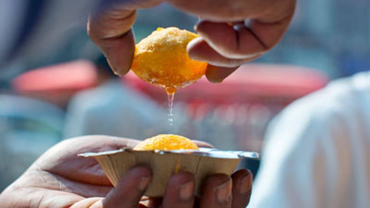 Weight Loss Tips: জিমে থেকে বেরিয়ে ফুচকা খেয়ে ফেললেন? এই ভুলে কি ওজন বেড়ে যাবে?