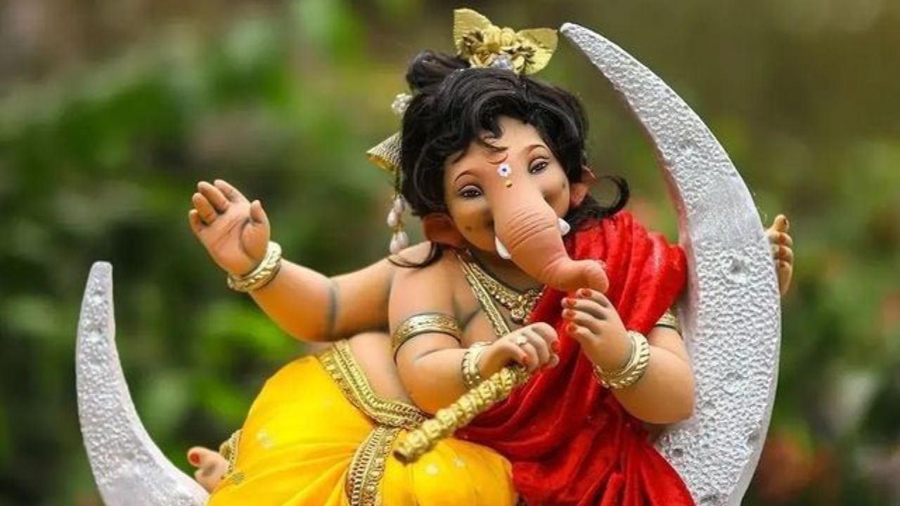 Ganesh Chaturthi 2024: গণেশের বড় কান থাকে কেন জানেন? একেক অঙ্গের আছে একেক মানে! Ganesh Chaturthi 2024: গণেশের বড় কান থাকে কেন জানেন? একেক অঙ্গের আছে একেক মানে!