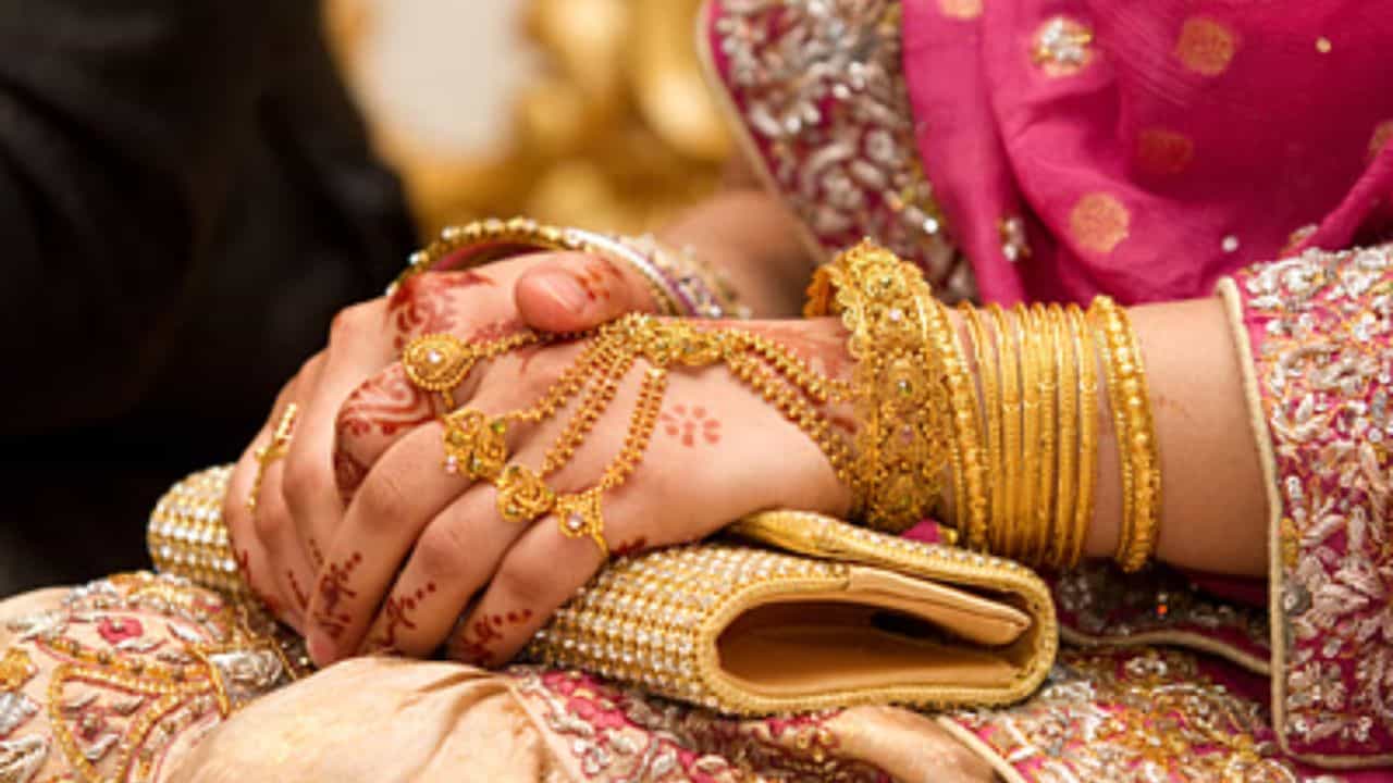 Gold Price Today: ধনতেরাসের আগেই সোনার দরে বড় পরিবর্তন, লেটেস্ট দাম জেনে নিন Gold Price Today: ধনতেরাসের আগেই সোনার দরে বড় পরিবর্তন, লেটেস্ট দাম জেনে নিন