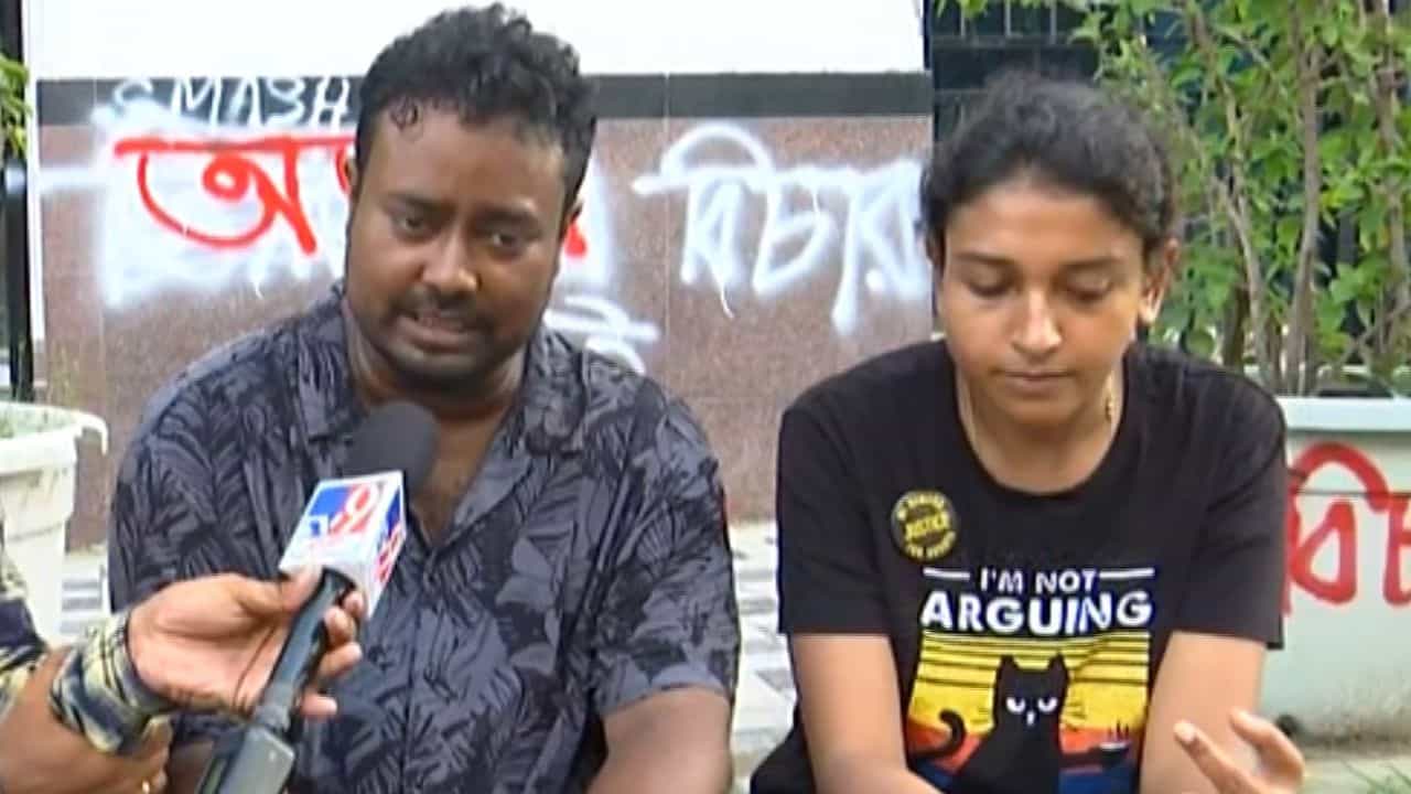 Junior Doctors demands: সিপিকে সরানো নিয়ে যুক্তি-পাল্টা যুক্তি, বৈঠকে কী হয়েছিল? জানালেন জুনিয়র ডাক্তাররা Junior Doctors demands: সিপিকে সরানো নিয়ে যুক্তি-পাল্টা যুক্তি, বৈঠকে কী হয়েছিল? জানালেন জুনিয়র ডাক্তাররা