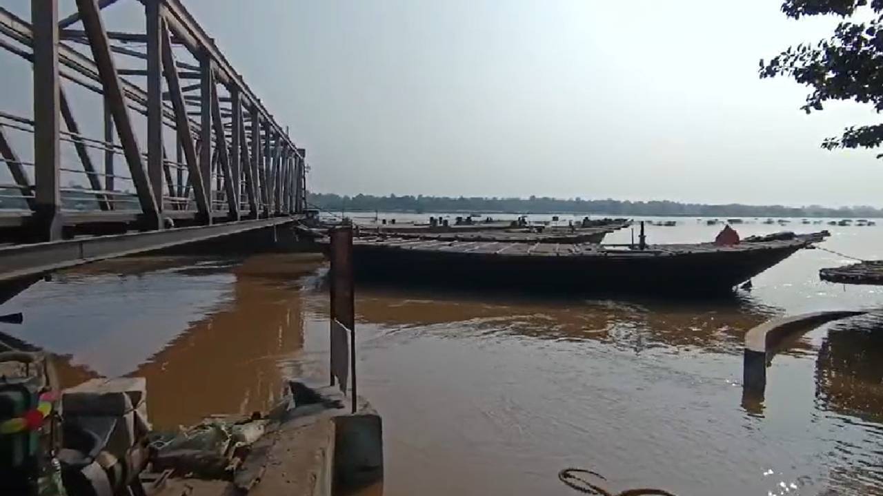 Katwa: সমস্ত খেয়াঘাট বন্ধ, ফেরিঘাটে ঝুলল নোটিস