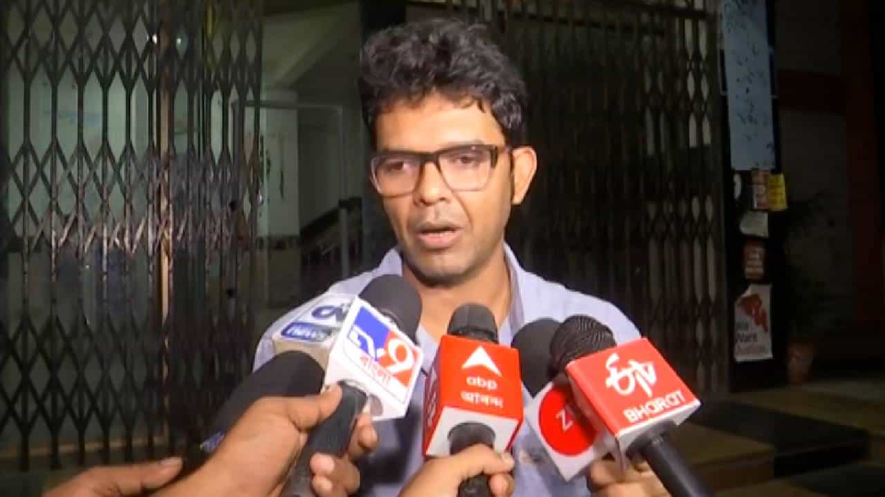 RG Kar: 'থ্রেট কালচার'-এর হোতারা কেউ সিনিয়র রেসিডেন্ট, কেউ বা হাউজ স্টাফ! RG Kar: 'থ্রেট কালচার'-এর হোতারা কেউ সিনিয়র রেসিডেন্ট, কেউ বা হাউজ স্টাফ!