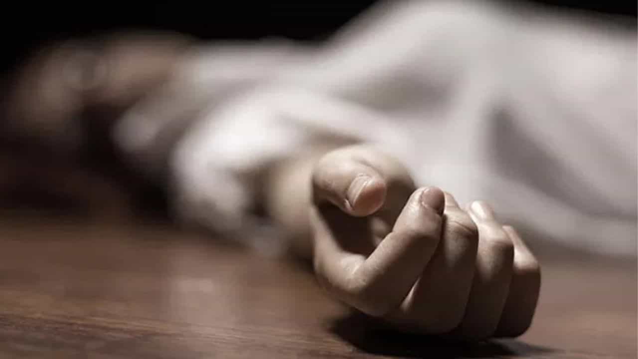 Physically harassed: আরজি কর কাণ্ডের আবহেই জঙ্গলে মহিলাকে ধর্ষণ করে খুনের অভিযোগ বাঁকুড়ায় Physically harassed: আরজি কর কাণ্ডের আবহেই জঙ্গলে মহিলাকে ধর্ষণ করে খুনের অভিযোগ বাঁকুড়ায়