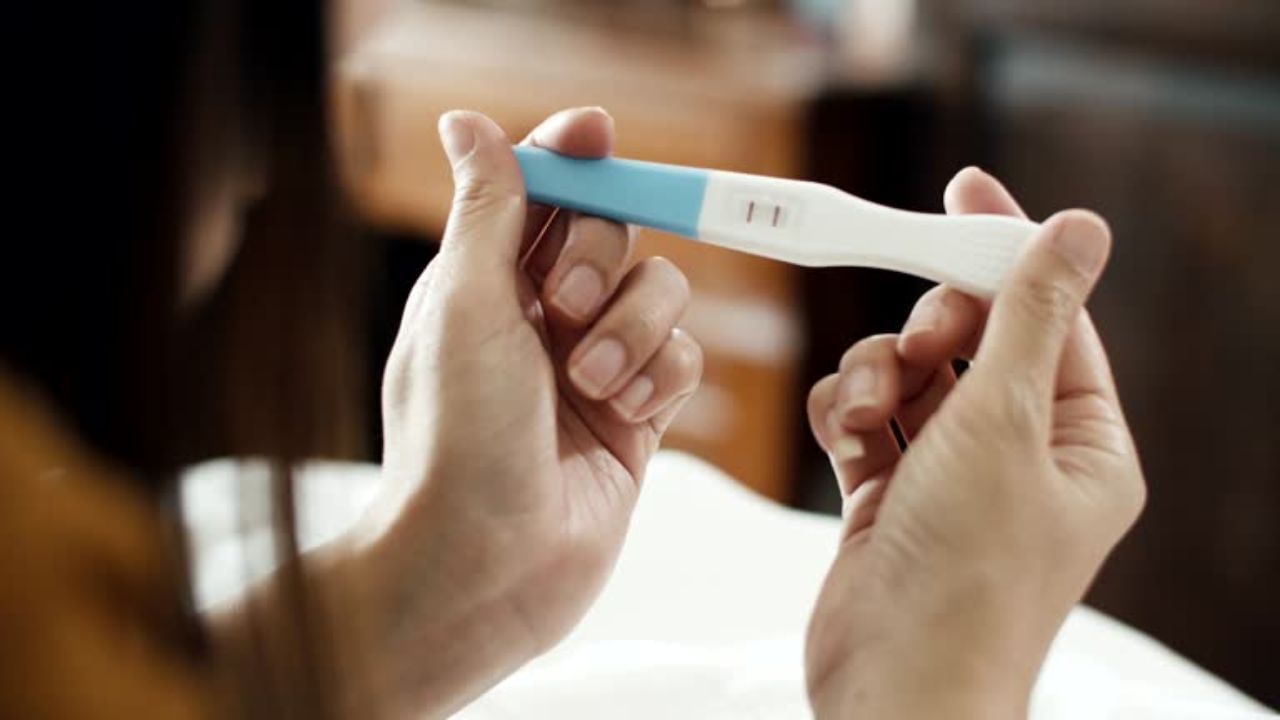 Pregnancy Test: পিরিয়ড মিস হওয়ার কতদিন পর বাড়িতে প্রেগন্যান্সি টেস্ট করলে সঠিক ফল পাবেন? Pregnancy Test: পিরিয়ড মিস হওয়ার কতদিন পর বাড়িতে প্রেগন্যান্সি টেস্ট করলে সঠিক ফল পাবেন?