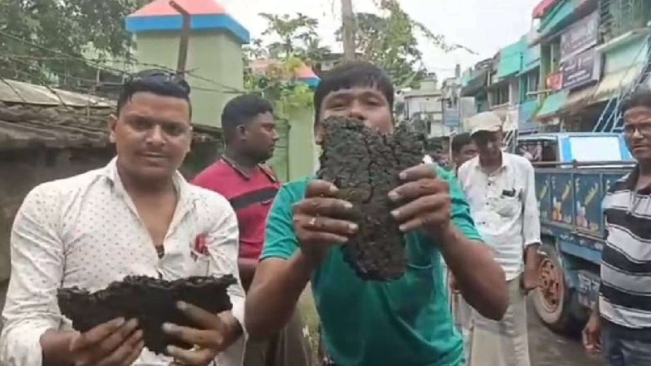 Nandigram: রাস্তায় হাত দিলে উঠে আসছে পিচ, অথচ কোটি টাকার কাজ হচ্ছে...