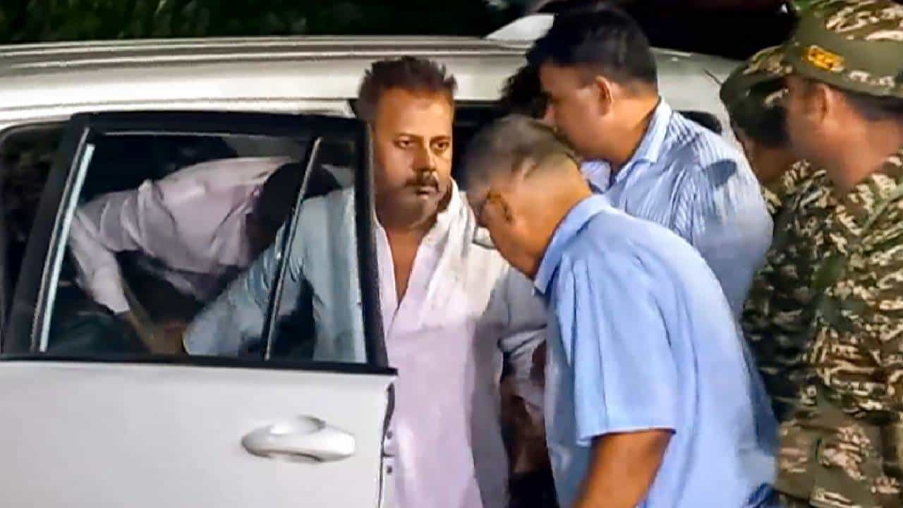 Sandip Ghosh on RG Kar: সন্দীপের জমানায় MBBS সিলেকশনে ‘দুর্নীতি’, CBI এর রিপোর্টে চাঞ্চল্যকর তথ্য় Sandip Ghosh on RG Kar: সন্দীপের জমানায় MBBS সিলেকশনে ‘দুর্নীতি’, CBI এর রিপোর্টে চাঞ্চল্যকর তথ্য়