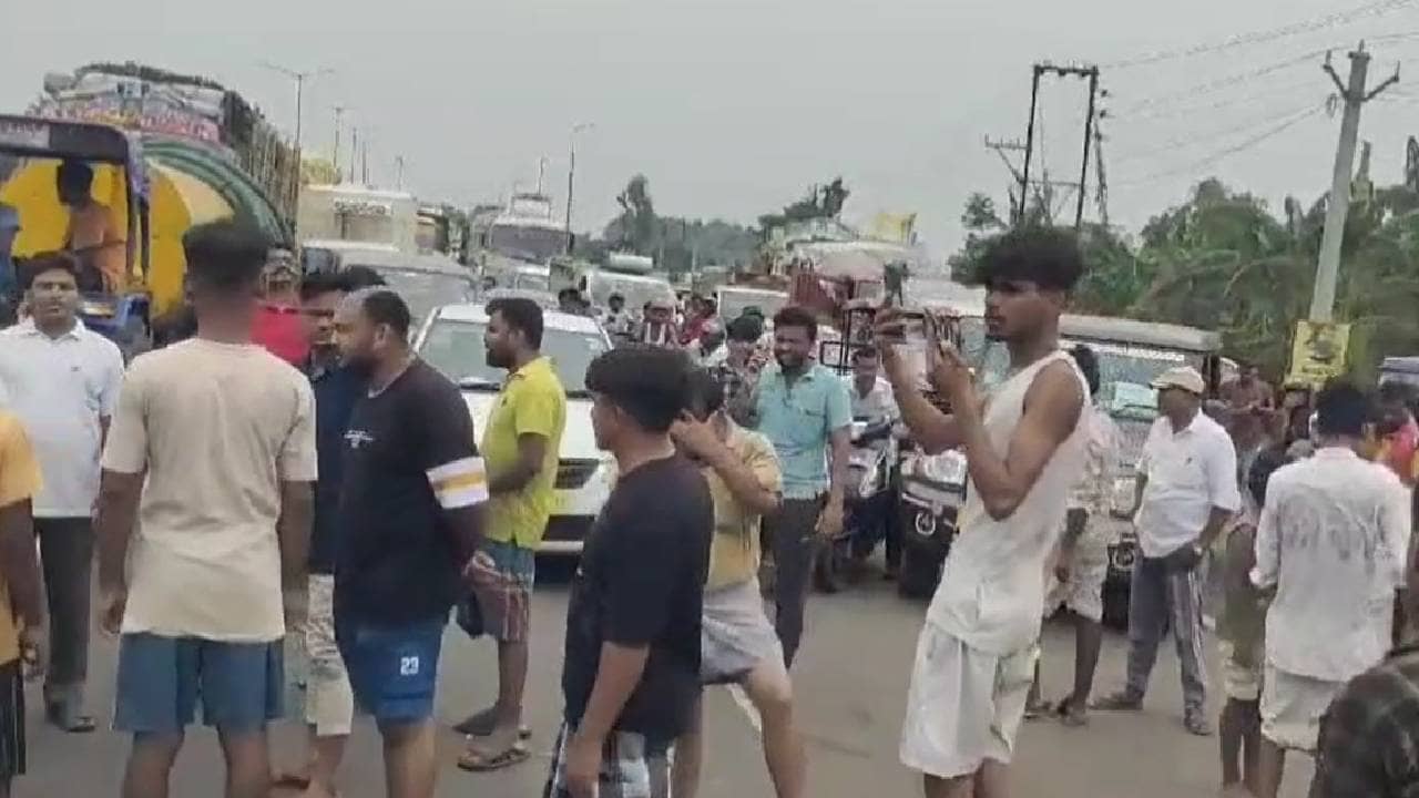 Pashkura: দোকান ভেঙে জল নিকাশ করতে হবে, শুনেই রে রে করে উঠলেন ব্যবসায়ীরা