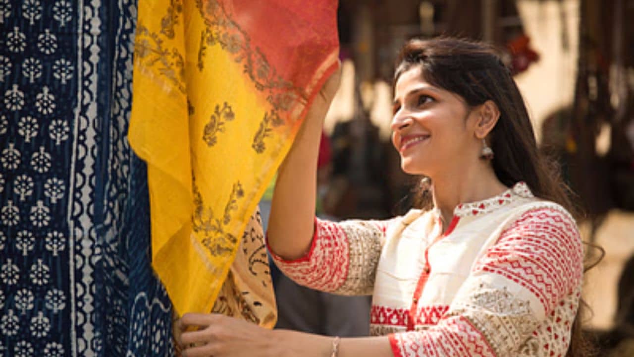 Shopping Tips: সপরিবারে পুজোর শপিং করতে যাবেন? এই বিষয়গুলো মাথায় রাখলে বাঁচবে পকেট