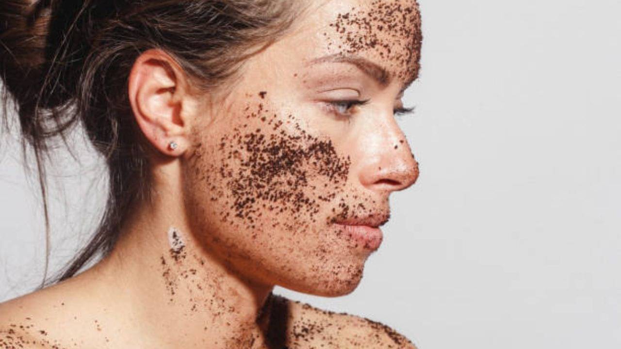 Coffee Skin Care: পুজোর আগে মাথার চুল থেকে পায়ের নখ ঝকঝকে করে তুলুন এক চামচ কফি দিয়ে