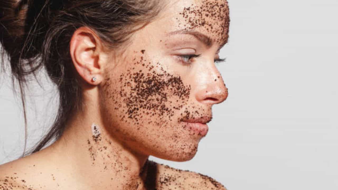 Coffee Skin Care: পুজোর আগে মাথার চুল থেকে পায়ের নখ ঝকঝকে করে তুলুন এক চামচ কফি দিয়ে Coffee Skin Care: পুজোর আগে মাথার চুল থেকে পায়ের নখ ঝকঝকে করে তুলুন এক চামচ কফি দিয়ে
