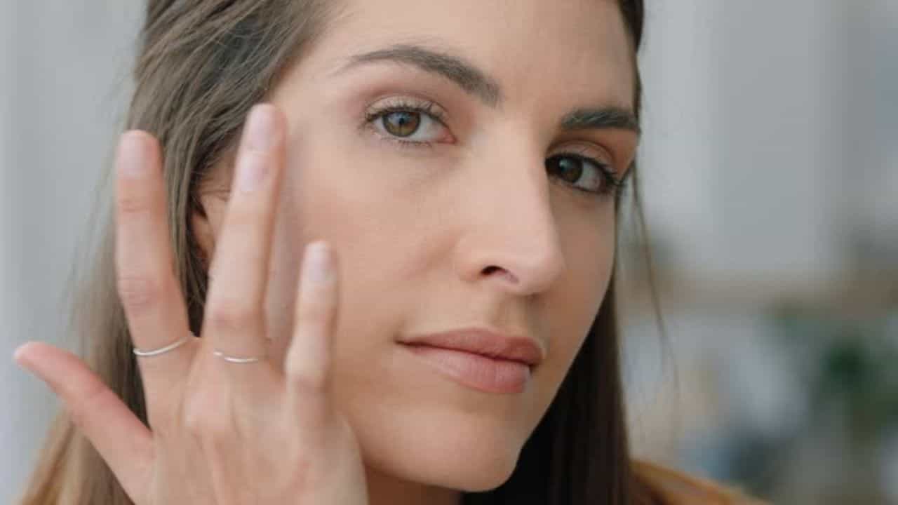 Anti-Aging Tips: ৭ টোটকায় বশ করুন বার্ধক্যকে, এই ঘরোয়া উপায়ে মুখে পড়বে না বলিরেখা Anti-Aging Tips: ৭ টোটকায় বশ করুন বার্ধক্যকে, এই ঘরোয়া উপায়ে মুখে পড়বে না বলিরেখা