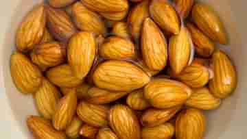 Soaked Almond: দিনে কটা আমন্ড কতক্ষণ জলে ভিজিয়ে রেখে খাবেন? এই ভুল করলে কিন্তু কোনও উপকার মিলবে না