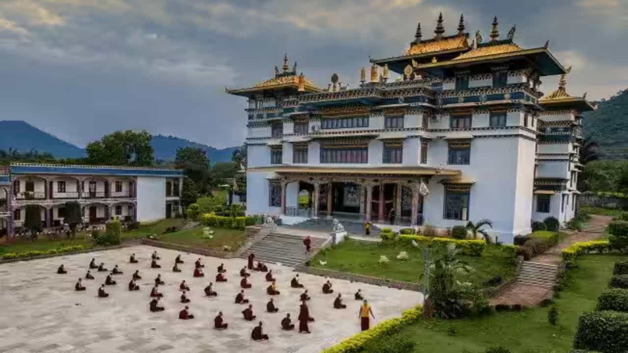 Travel Guide: হাত বাড়লেই 'মিনি তিব্বত'! ছোট্ট ছুটি পেলেই টুক করে ঘুরে আসুন Travel Guide: হাত বাড়লেই 'মিনি তিব্বত'! ছোট্ট ছুটি পেলেই টুক করে ঘুরে আসুন