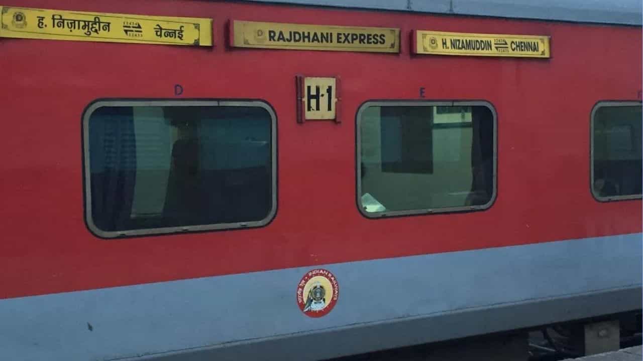 Train Rules: যতই তাড়া থাক, ভুল করেও ট্রেনের এই কামরায় উঠবেন না, ধরা পড়লেই কড়া শাস্তি Train Rules: যতই তাড়া থাক, ভুল করেও ট্রেনের এই কামরায় উঠবেন না, ধরা পড়লেই কড়া শাস্তি