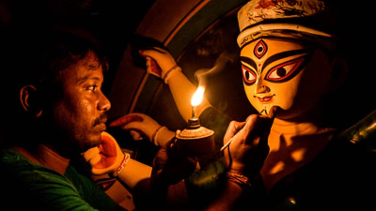 Durga Puja Celebration: বাঙালির দুর্গাপুজোর মূল কথা সবার উপরে মানুষ সত্য!