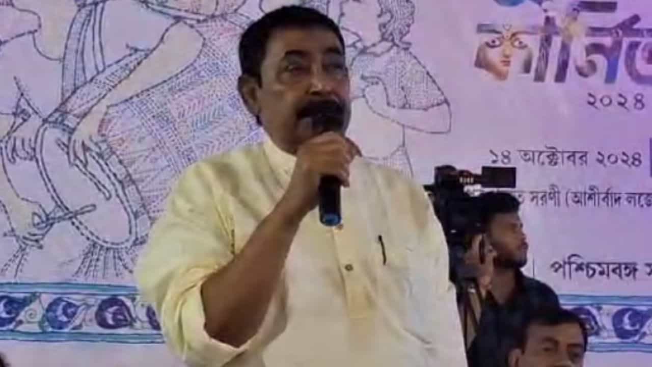 Anubrata Mondal: ঘিয়ে রঙের পাঞ্জাবি পরে কার্নিভালে স্বমহিমায় হাজির কেষ্ট, মাইক হাতে তুলেই বললেন... Anubrata Mondal: ঘিয়ে রঙের পাঞ্জাবি পরে কার্নিভালে স্বমহিমায় হাজির কেষ্ট, মাইক হাতে তুলেই বললেন...