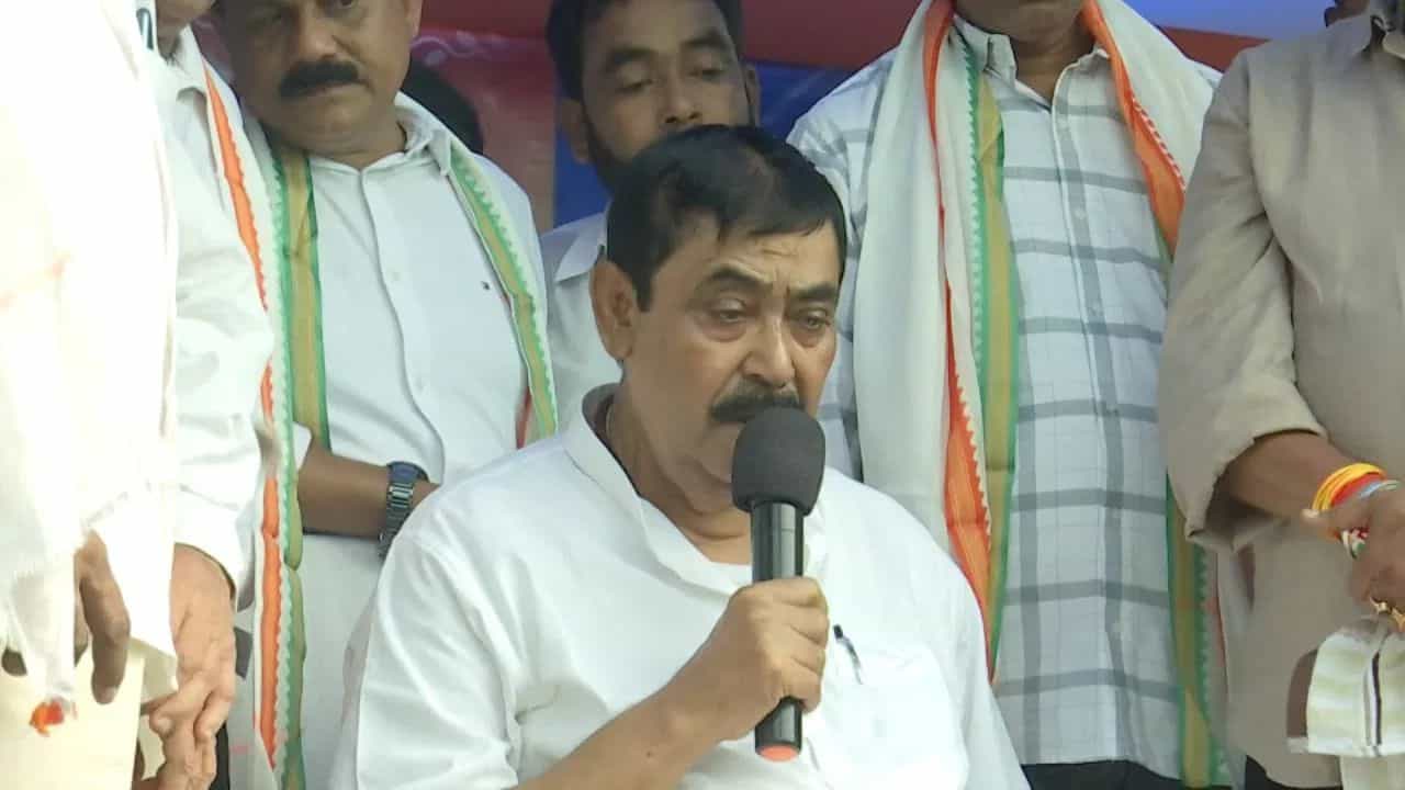 Anubrata Mondal: অনুব্রত কি 'ব্রিটেনের রানি'? চেয়ারপার্সন পদ পেয়েও 'ঠুঁটো জগন্নাথ' কেষ্ট Anubrata Mondal: অনুব্রত কি 'ব্রিটেনের রানি'? চেয়ারপার্সন পদ পেয়েও 'ঠুঁটো জগন্নাথ' কেষ্ট