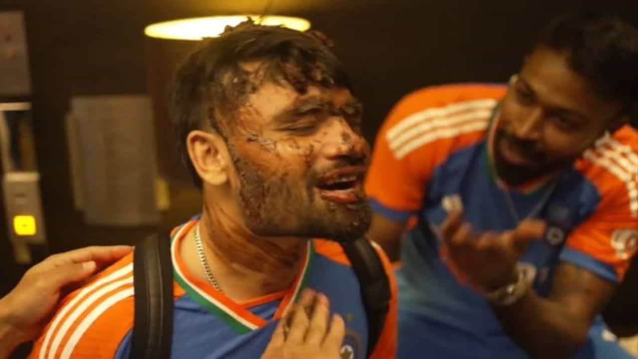 Rinku Singh: সব অনুরোধ খারিজ, রিঙ্কু সিংকে কেক-এ 'ডোবাতেই' গডস প্ল্যান স্লোগান! Rinku Singh: সব অনুরোধ খারিজ, রিঙ্কু সিংকে কেক-এ 'ডোবাতেই' গডস প্ল্যান স্লোগান!