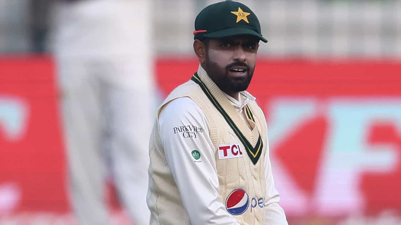 Pakistan Cricket: বাদ পড়া 'কিং' বাবরকে দেখতে গ্যালারিতে! ছবি পোস্ট হতেই অস্বস্তি Pakistan Cricket: বাদ পড়া 'কিং' বাবরকে দেখতে গ্যালারিতে! ছবি পোস্ট হতেই অস্বস্তি