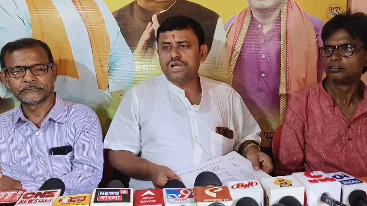 BJP: সভাপতির বিরুদ্ধে সোশ্যাল মিডিয়ায় আপত্তিকর পোস্ট, তিন বিজেপি নেতাকে সাসপেন্ড করল দল BJP: সভাপতির বিরুদ্ধে সোশ্যাল মিডিয়ায় আপত্তিকর পোস্ট, তিন বিজেপি নেতাকে সাসপেন্ড করল দল