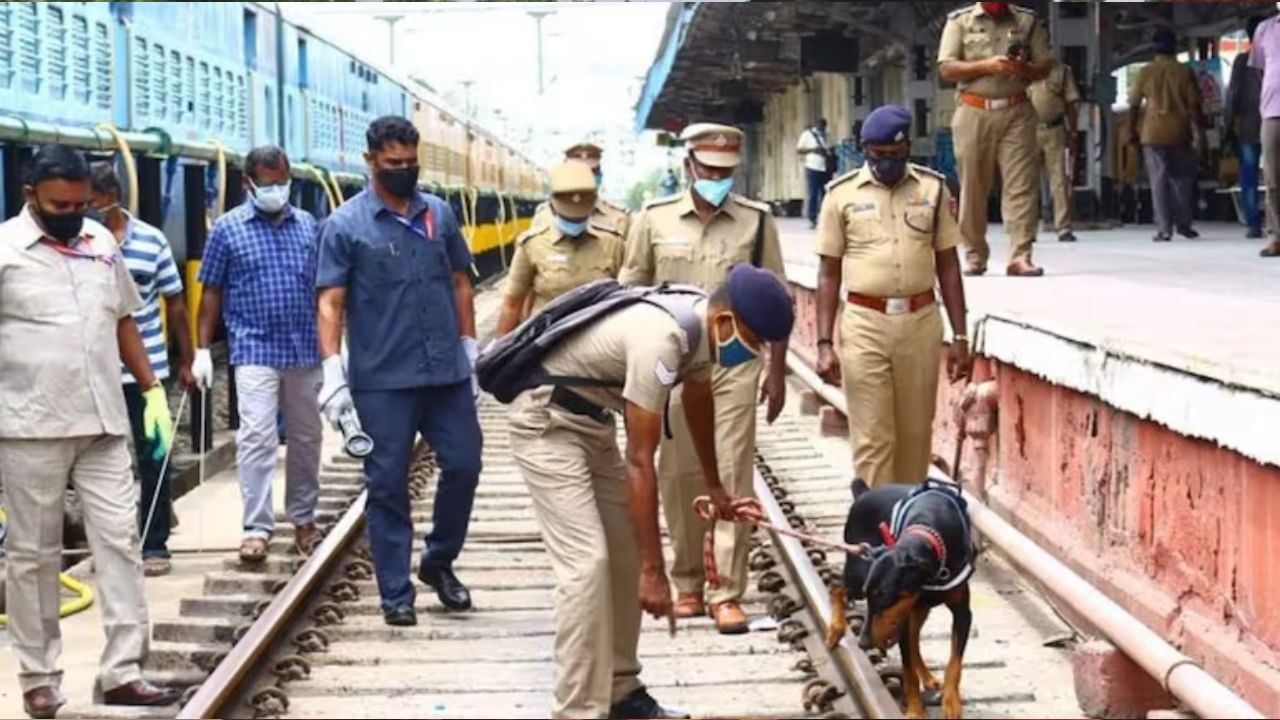 Jaish-e-Mohammed: পুজোর মুখে স্টেশনে স্টেশনে জইশ-ই-মহম্মদের হামলার হুমকি!