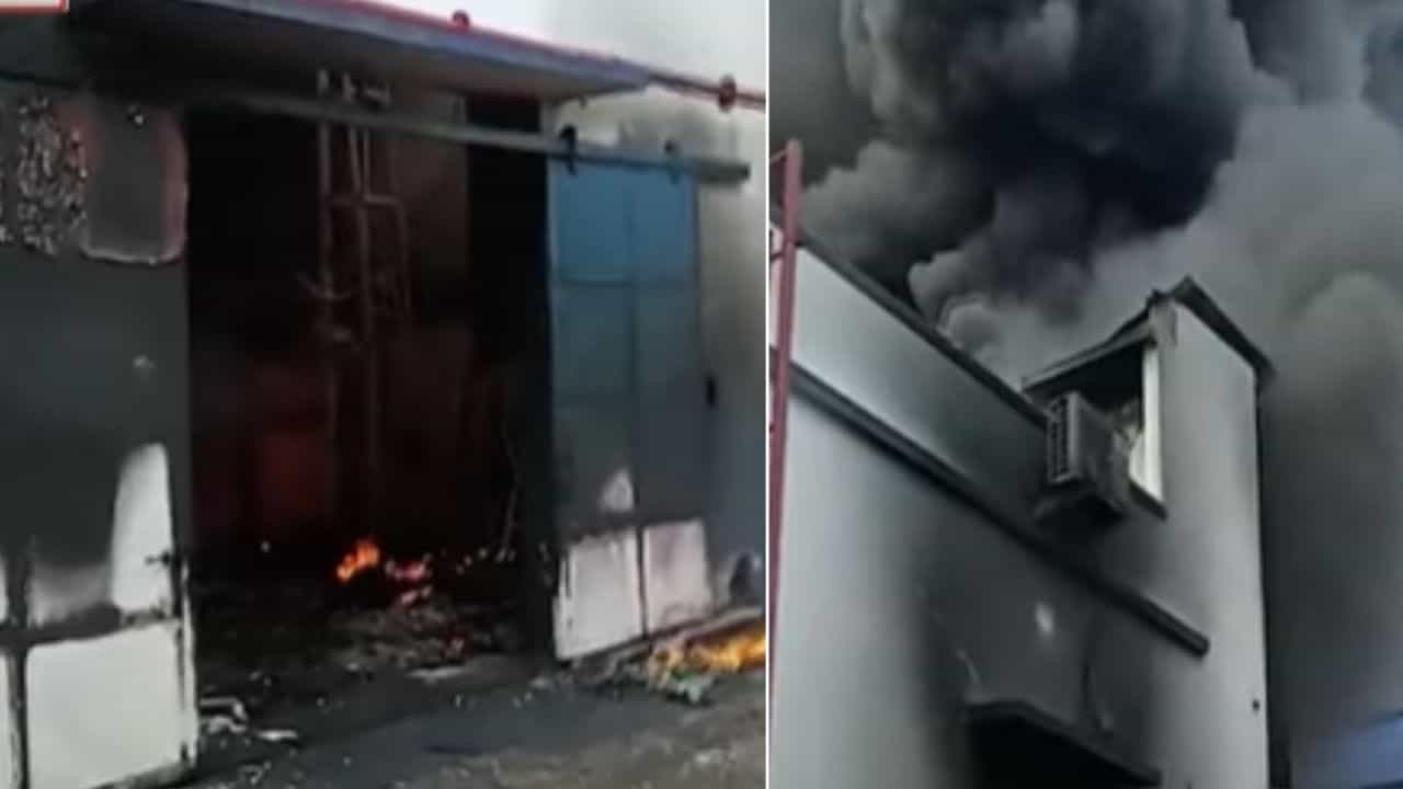 Madhyamgram: বাদুতে গোডাউনে বিধ্বংসী আগুনে বাড়ছে মৃতের সংখ্যা, মৃত বেড়ে ৩ Madhyamgram: বাদুতে গোডাউনে বিধ্বংসী আগুনে বাড়ছে মৃতের সংখ্যা, মৃত বেড়ে ৩
