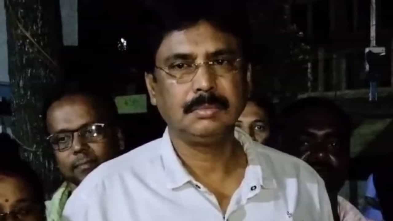 TMC: লোকসভা-বিধানসভায় হারবেন, আর পঞ্চায়েতে জিতবেন, দল মানবে না: বিশ্বজিৎ TMC: লোকসভা-বিধানসভায় হারবেন, আর পঞ্চায়েতে জিতবেন, দল মানবে না: বিশ্বজিৎ