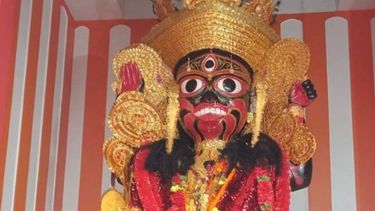 Bama Kali Puja: কাঠ পুড়িয়ে রং করা হয়, বামা কালীর চক্ষুদান হয় কালী পুজোর রাতে!