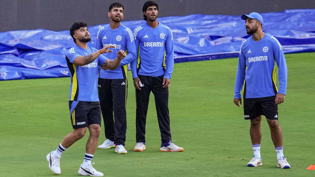 IND vs BAN Preview: সিরিজ নিশ্চিত, ওয়েটিং লিস্ট থেকে খেলার অপেক্ষায় তিন! IND vs BAN Preview: সিরিজ নিশ্চিত, ওয়েটিং লিস্ট থেকে খেলার অপেক্ষায় তিন!