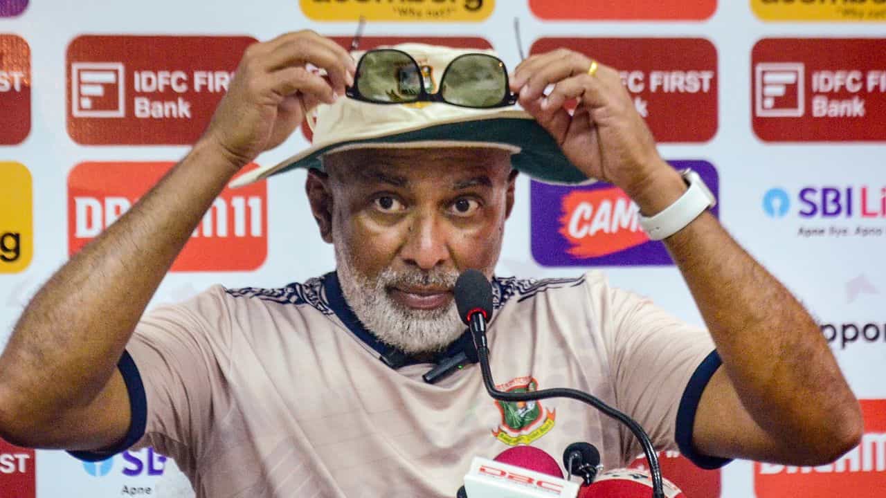 Bangladesh Cricket: এত ছুটি, শৃঙ্খলাভঙ্গ! ভারতে জঘন্য সিরিজ হারের পর ছাঁটাই বাংলাদেশ কোচ Bangladesh Cricket: এত ছুটি, শৃঙ্খলাভঙ্গ! ভারতে জঘন্য সিরিজ হারের পর ছাঁটাই বাংলাদেশ কোচ