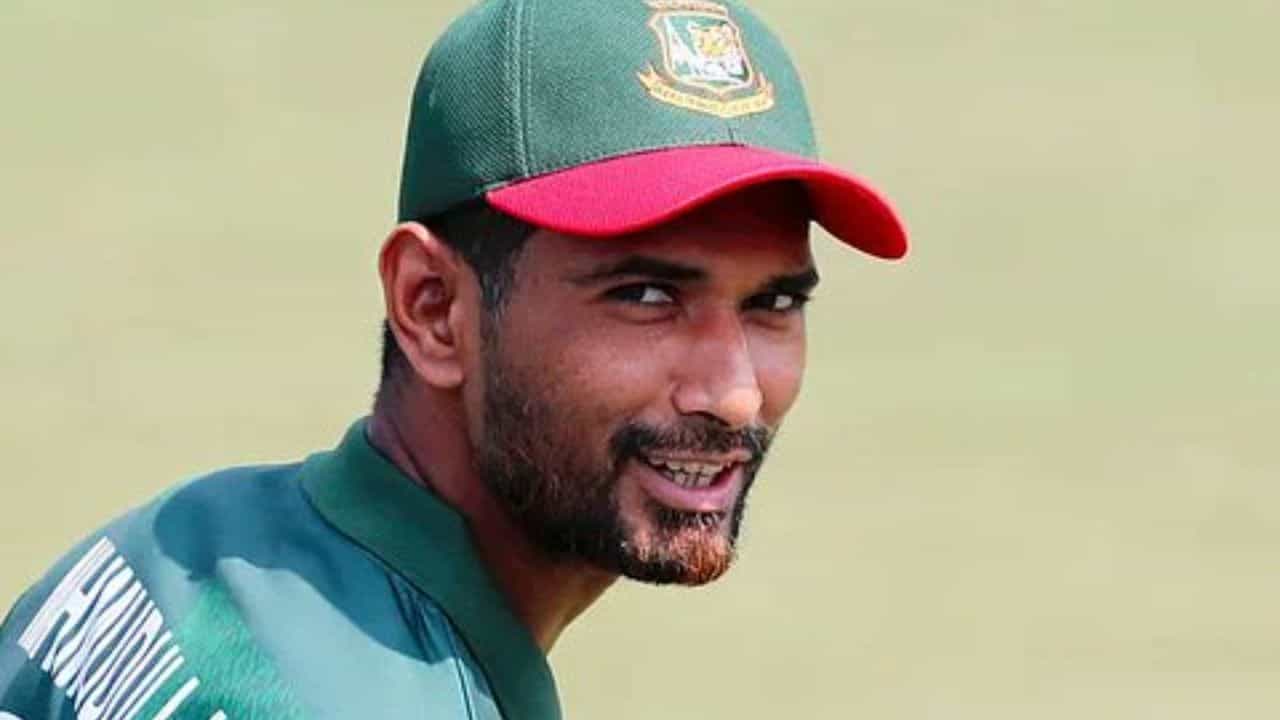 Mahmudullah: ভারতের মাটিতে একে একে খসে যাচ্ছে তারা, সাকিবের পর অবসর মাহমুদুল্লাহর Mahmudullah: ভারতের মাটিতে একে একে খসে যাচ্ছে তারা, সাকিবের পর অবসর মাহমুদুল্লাহর