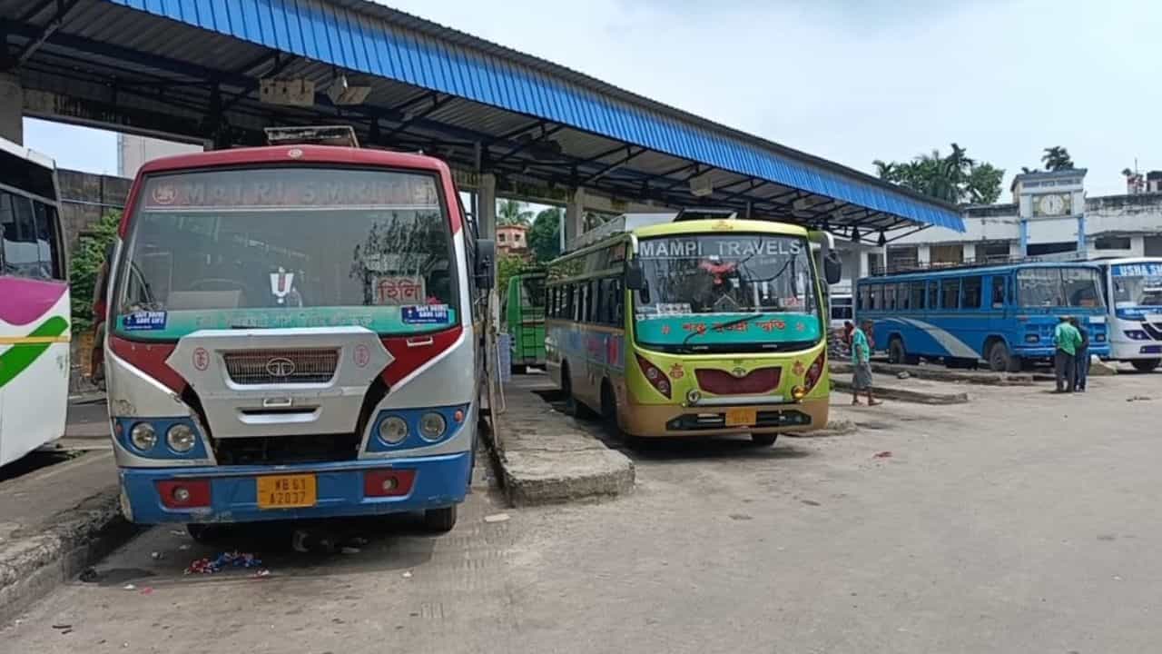 Hooghly: বাসের মধ্যে শ্লীলতাহানি! নেমেই কনডাক্টরের কু-কীর্তির কথা বললেন ছাত্রী Hooghly: বাসের মধ্যে শ্লীলতাহানি! নেমেই কনডাক্টরের কু-কীর্তির কথা বললেন ছাত্রী