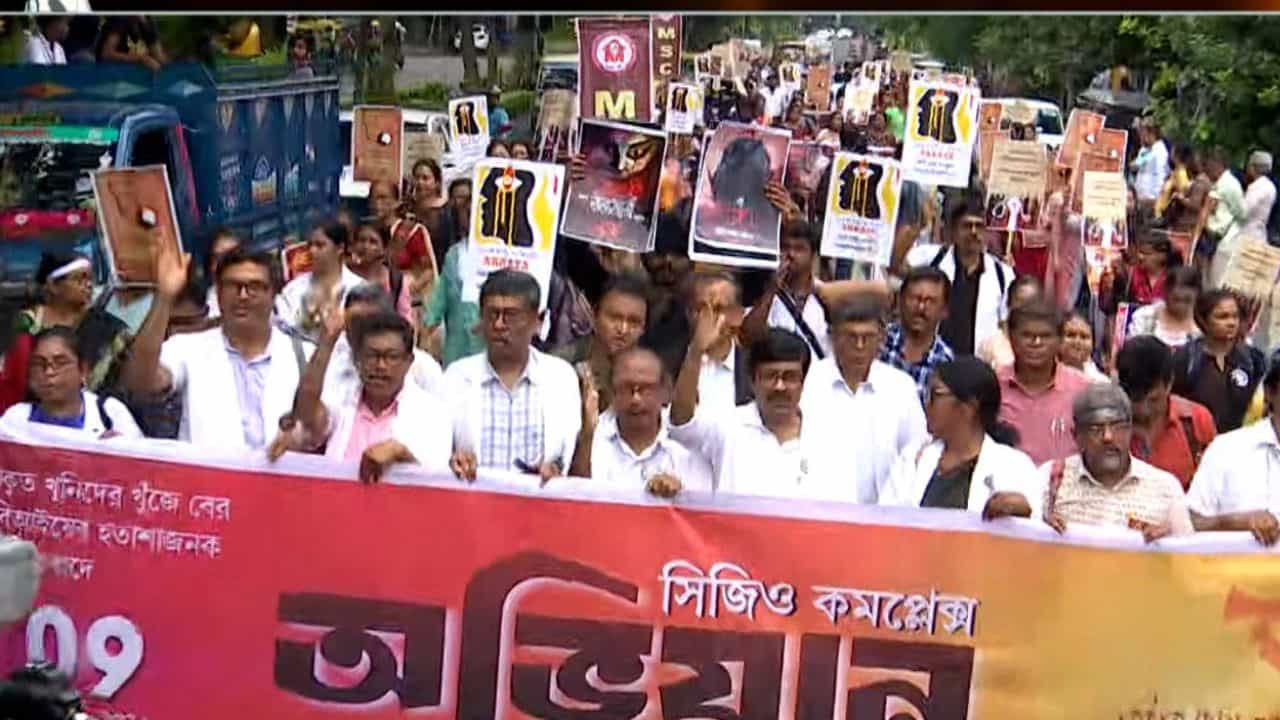 Doctors' Rally: 'হতাশাজনক' চার্জশিট, CGO-তে সিবিআই-এর সঙ্গে কথা বলছেন চার প্রতিনিধি Doctors' Rally: 'হতাশাজনক' চার্জশিট, CGO-তে সিবিআই-এর সঙ্গে কথা বলছেন চার প্রতিনিধি