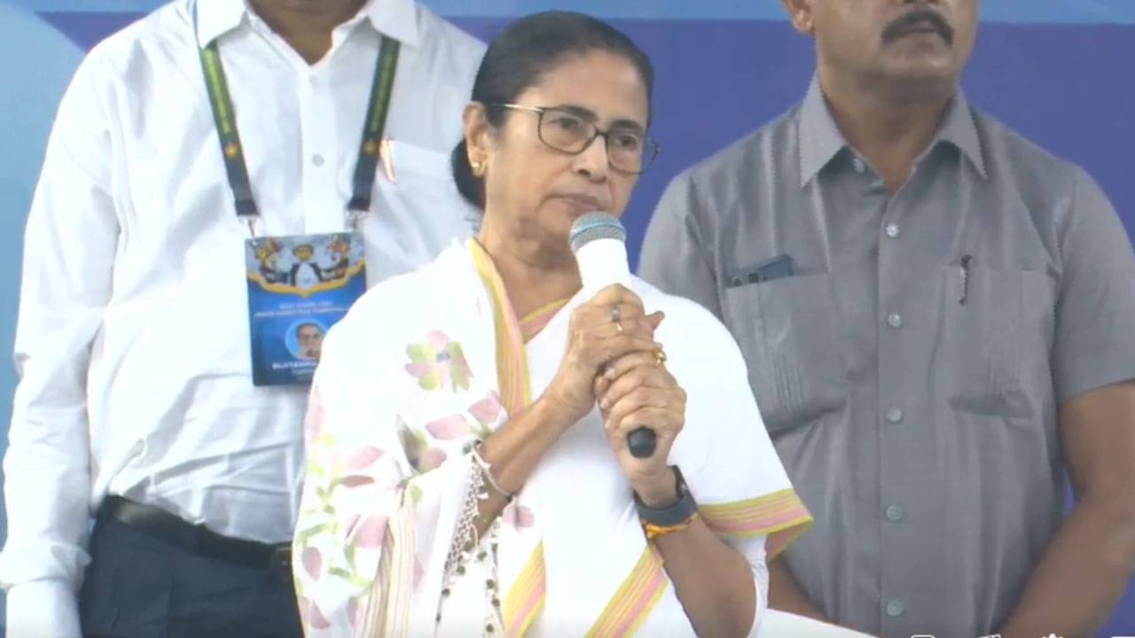 CM Mamata in Sandeshkhali: ‘সন্দেশখালিতে আরও সন্দেশের দোকান হবে, আসছে দুয়ারে সরকার’, মোট ১১৩ কোটি টাকার প্রকল্পের উদ্বোধনী মঞ্চে বললেন মমতা