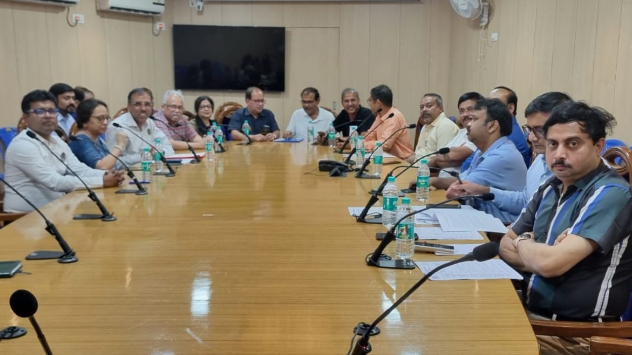 Doctors' CS Meeting: 'প্রয়োজনে ব্যক্তিগত ইস্তফা দিতেও রাজি', মুখ্যসচিবের সঙ্গে বৈঠকে ইস্তফা নিয়ে পাল্টা চাপের কৌশল চিকিৎসকদের