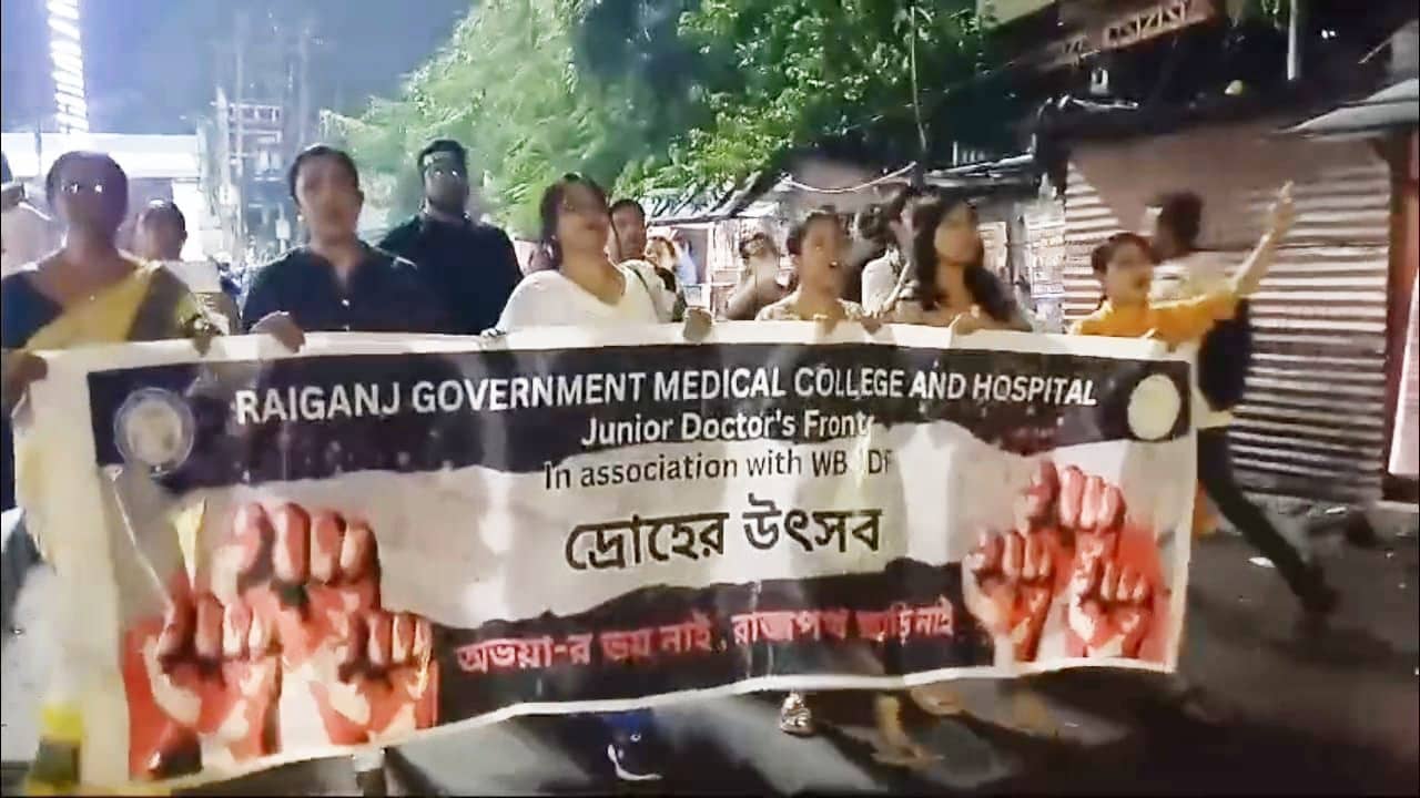 Carnival of Protest: কলকাতার পাশাপাশি দ্রোহের কার্নিভাল জেলায় জেলায়, সুবিচারের দাবিতে আছড়ে পড়ল প্রতিবাদ