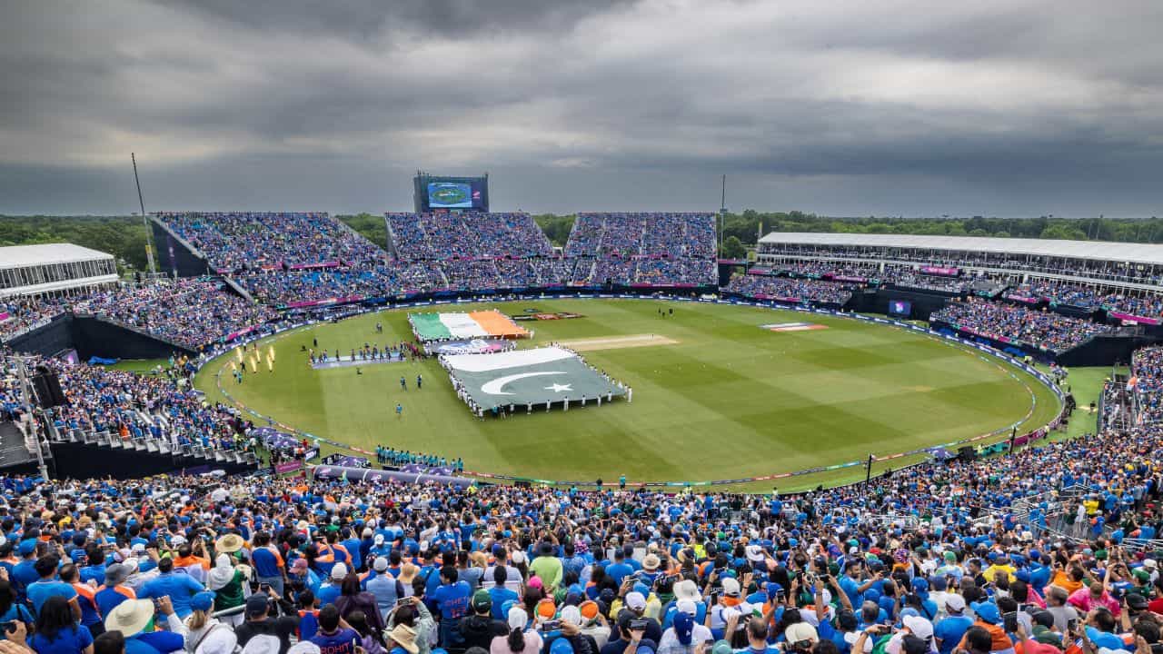 Champions Trophy: ভারতকে ছাড়া চ্যাম্পিয়ন্স ট্রফি! ইংল্যান্ড বোর্ড কর্তা বলছেন... Champions Trophy: ভারতকে ছাড়া চ্যাম্পিয়ন্স ট্রফি! ইংল্যান্ড বোর্ড কর্তা বলছেন...