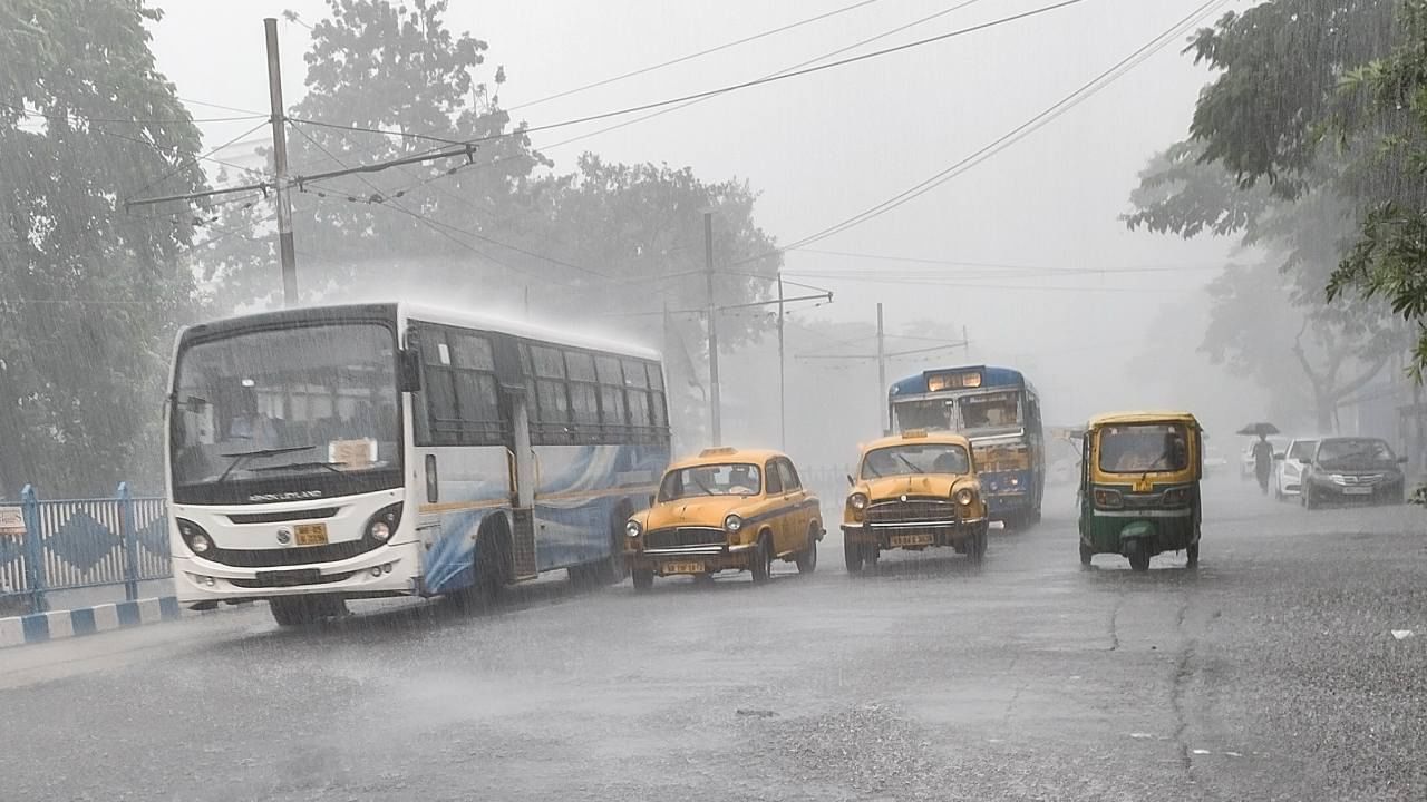 Cyclone Dana: যেন একেবারে অকাল শ্রাবণ! বিরামহীন মুষলধারা কোথায় কোথায় নতুন রেকর্ড করল দেখে নিন