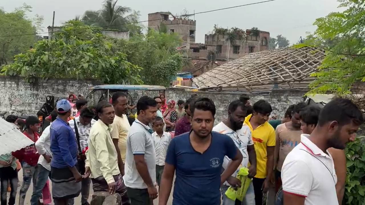 Cyclone Dana: সকাল থেকেই তুমুল বৃষ্টি, দানা আছড়ে পড়ার আগেই ডানকুনিতে হুড়মুড়িয়ে ভেঙে পড়ল আস্ত ব্রিজ