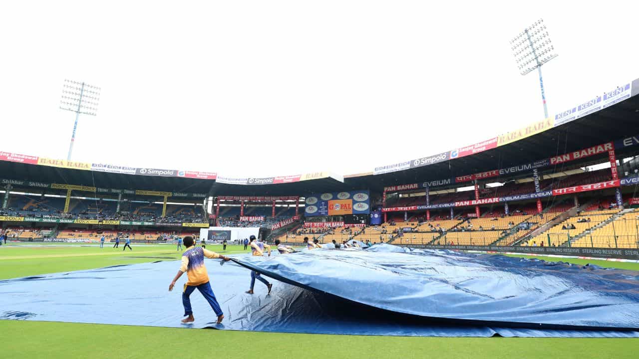 IND vs NZ, 1st Test: বরুণ দেবের নজর বেঙ্গালুরুতে, বাড়ল ভারত-নিউজিল্যান্ড সিরিজ শুরুর অপেক্ষা IND vs NZ, 1st Test: বরুণ দেবের নজর বেঙ্গালুরুতে, বাড়ল ভারত-নিউজিল্যান্ড সিরিজ শুরুর অপেক্ষা