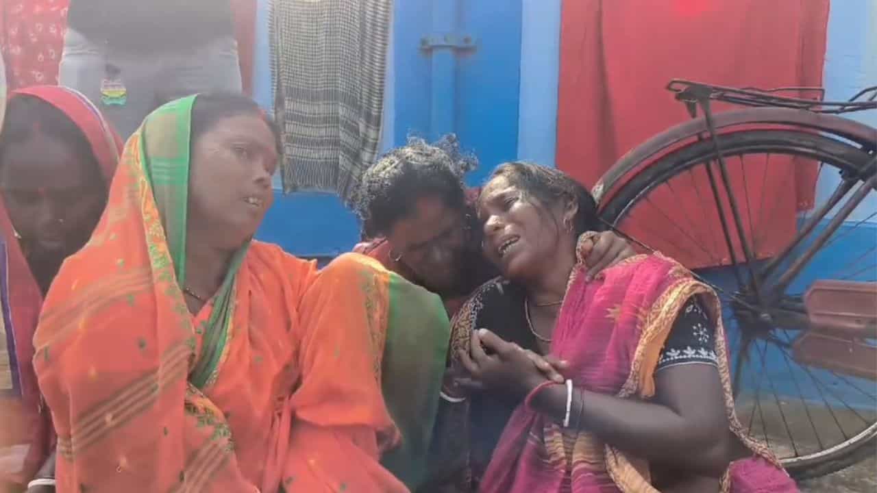 Paschim Mednipur: 'হাইপ্রেশার থাকার পরও কীভাবে সিজার করল? ডাক্তারবাবু নিজে হাতে মেরেছে', সরকারি হাসপাতালে তুমুল উত্তেজনা Paschim Mednipur: 'হাইপ্রেশার থাকার পরও কীভাবে সিজার করল? ডাক্তারবাবু নিজে হাতে মেরেছে', সরকারি হাসপাতালে তুমুল উত্তেজনা