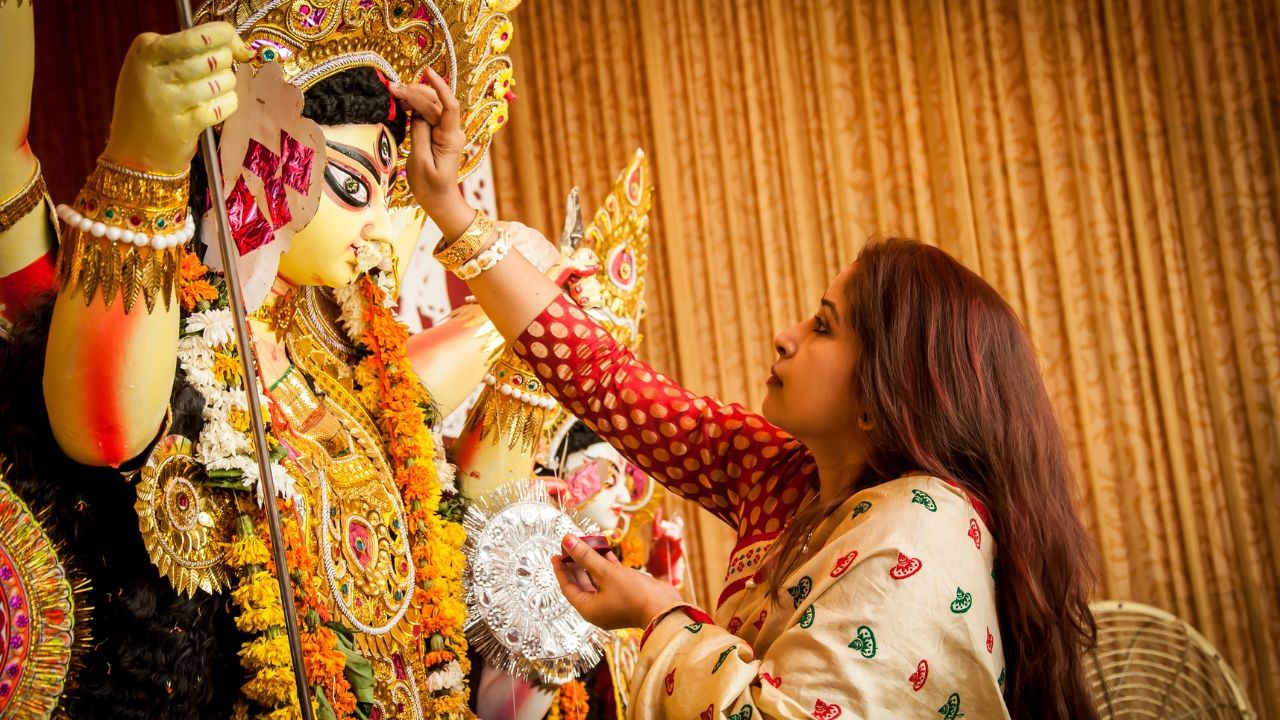 Durga Puja Celebration: দশমী মানেই কি পুজো শেষ? নাকি শুরু এক নতুন অধ্যায়ের, নতুন অপেক্ষার? Durga Puja Celebration: দশমী মানেই কি পুজো শেষ? নাকি শুরু এক নতুন অধ্যায়ের, নতুন অপেক্ষার?