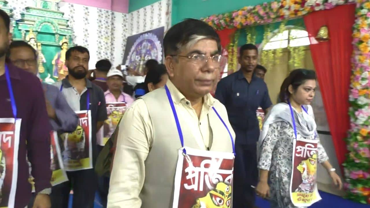Pujo Protest: ‘পুজোতেও আছি, প্রতিবাদেও আছি’, ষষ্ঠীর সকালে প্রতিবাদী পুজো পরিক্রমা প্রাক্তন কেন্দ্রীয় মন্ত্রীর