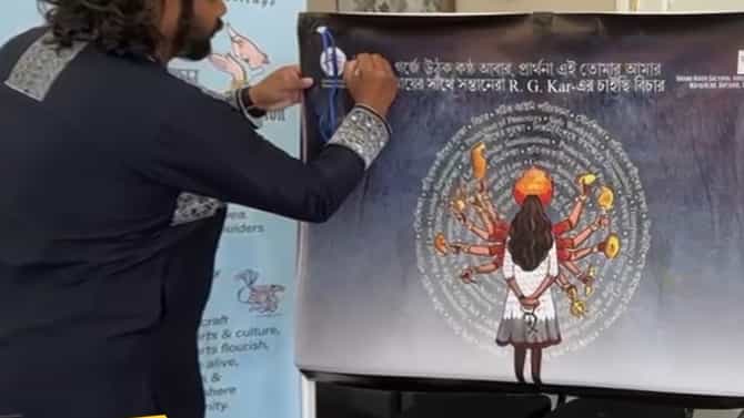 উৎসবের সঙ্গে প্রবাসে পুজোয় জারি প্রতিবাদও