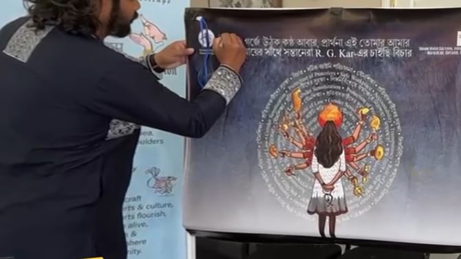 উৎসবের সঙ্গে প্রবাসে পুজোয় জারি প্রতিবাদও