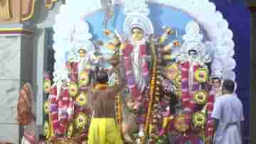 Durga Puja live: মণ্ডপে মণ্ডপে পুষ্পাঞ্জলির জন্য ভিড়, চলছে কুমারী পুজোও